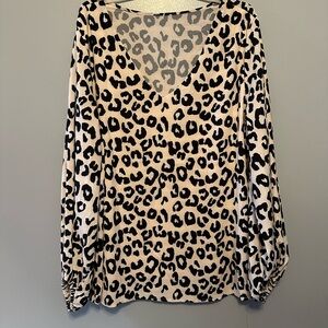 Size XL snow leopard design balloon sleeve blouse